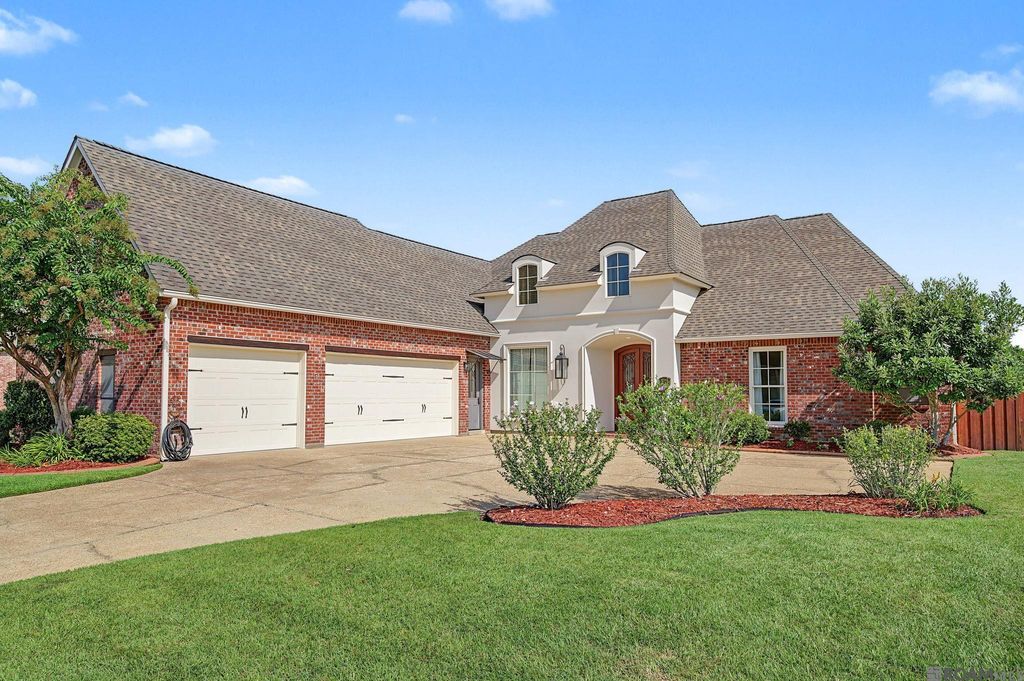 18541 Lake Stream Dr, Central, LA 70739