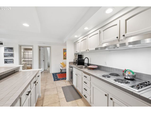 2221 Sw 1ST Ave 623, Portland, OR 97201