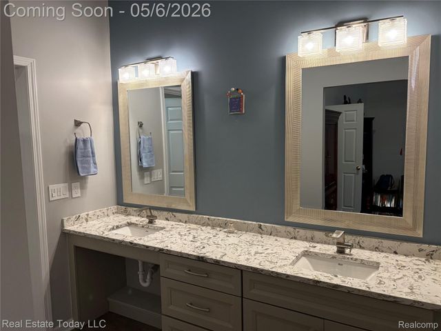 7283 Huntcliff 57, West Bloomfield Charter Township, MI 48322