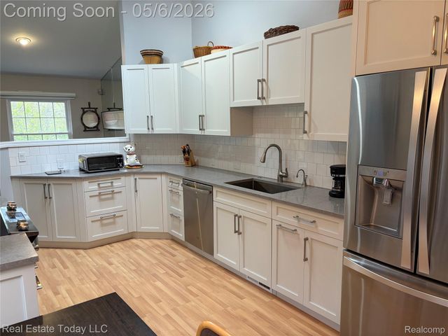 7283 Huntcliff 57, West Bloomfield Charter Township, MI 48322