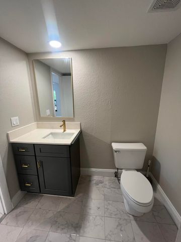 1728 NE 2nd Avenue 2, Fort Lauderdale, FL 33305
