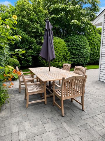 205 Meadbrook Road, Garden City, NY 11530