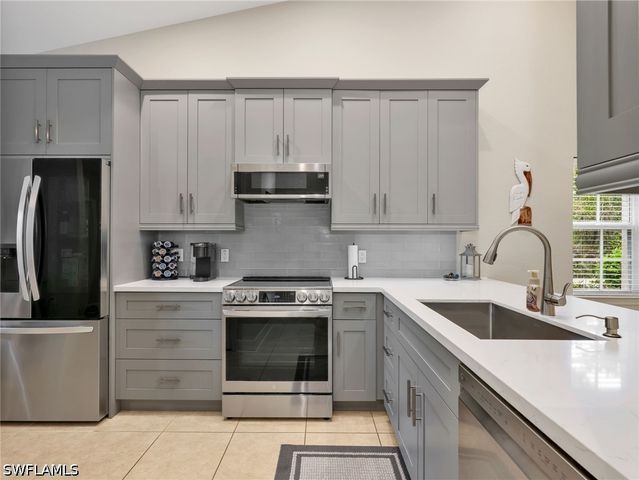 3515 Avion Woods CT 801, Naples, FL 34104