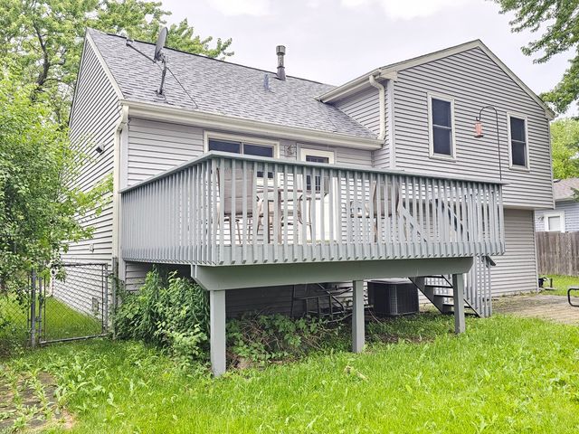 571 White Birch Road, Lindenhurst, IL 60046