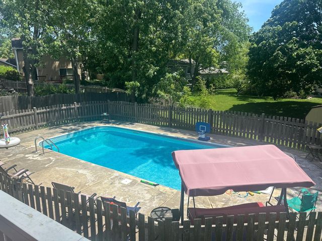 571 White Birch Road, Lindenhurst, IL 60046