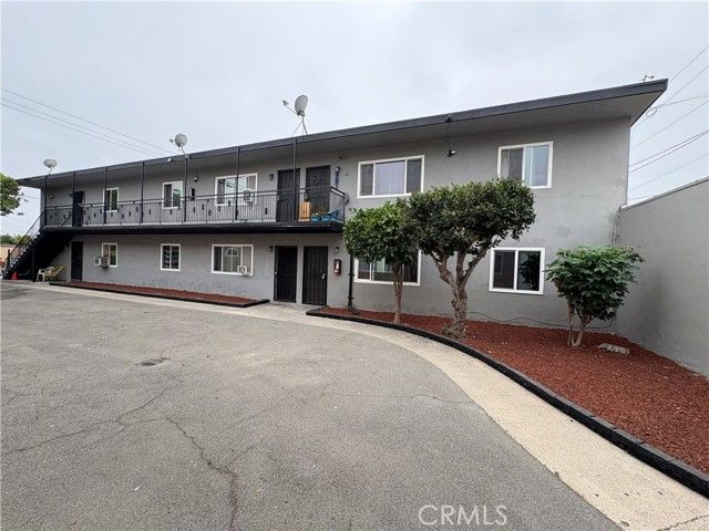 1905 W Myrtle Street 3, Santa Ana, CA 92703