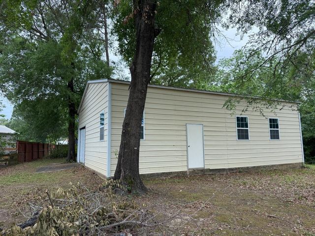 200 Lagoon Drive, Point Blank, TX 77364