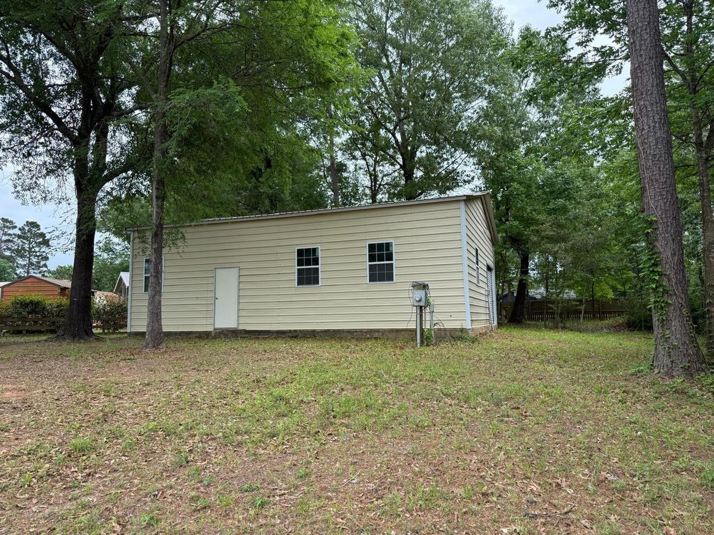 200 Lagoon Drive, Point Blank, TX 77364