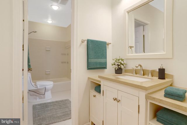 411 N BRYAN ST, Arlington, VA 22201