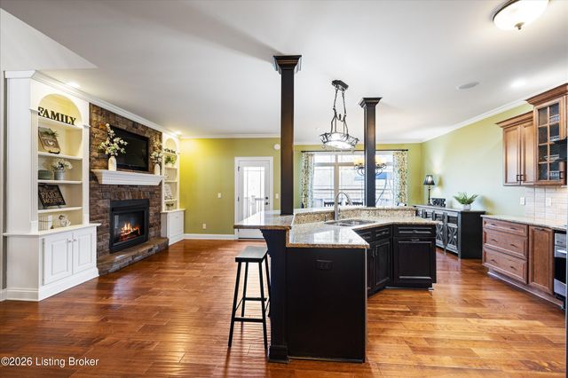 1408 Aaron Creek Dr, Fisherville, KY 40023