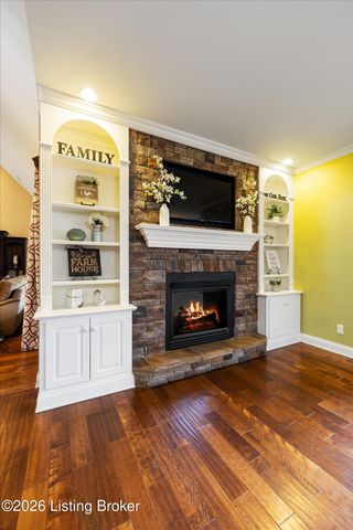 1408 Aaron Creek Dr, Fisherville, KY 40023