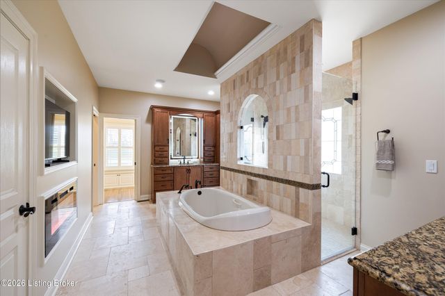 1408 Aaron Creek Dr, Fisherville, KY 40023