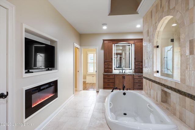 1408 Aaron Creek Dr, Fisherville, KY 40023