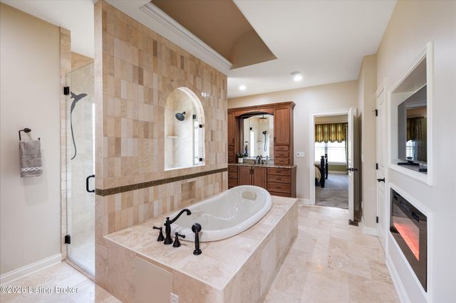 1408 Aaron Creek Dr, Fisherville, KY 40023