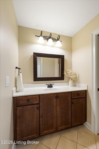 1408 Aaron Creek Dr, Fisherville, KY 40023