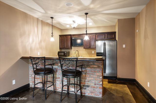 1408 Aaron Creek Dr, Fisherville, KY 40023