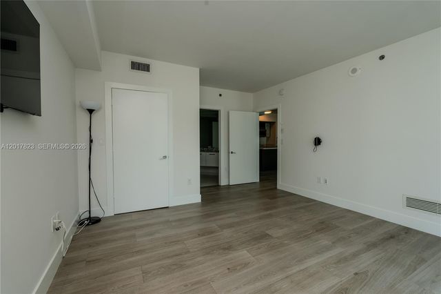 500 Brickell Ave 1407, Miami, FL 33131