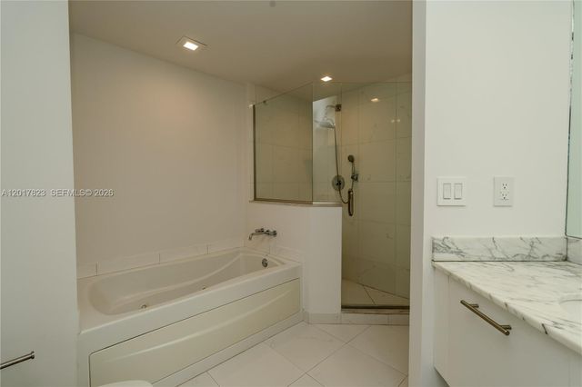 500 Brickell Ave 1407, Miami, FL 33131