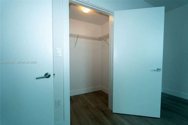 500 Brickell Ave 1407, Miami, FL 33131