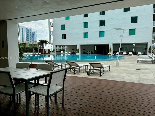 500 Brickell Ave 1407, Miami, FL 33131