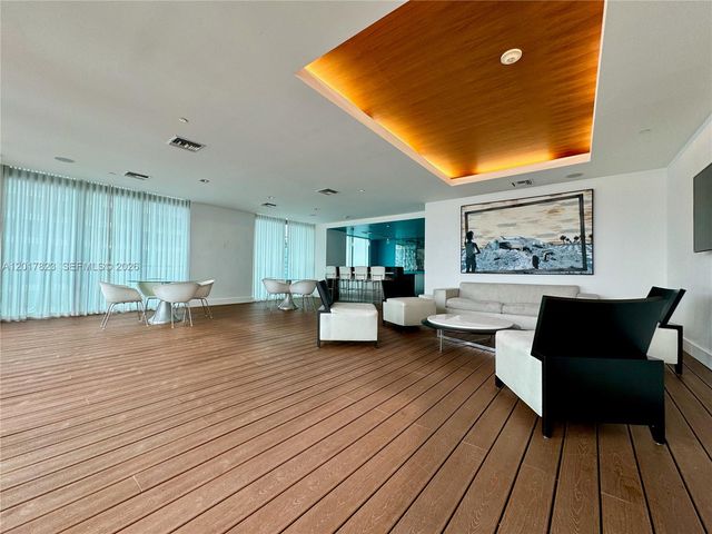 500 Brickell Ave 1407, Miami, FL 33131