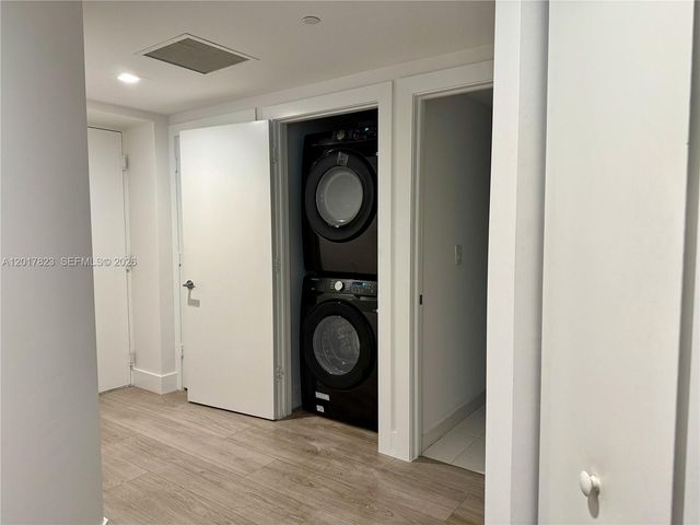 500 Brickell Ave 1407, Miami, FL 33131