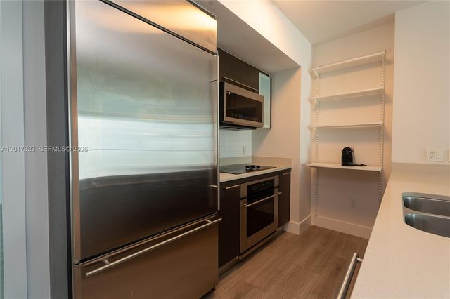500 Brickell Ave 1407, Miami, FL 33131