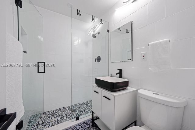 2852 Washington St ., Hollywood, FL 33020