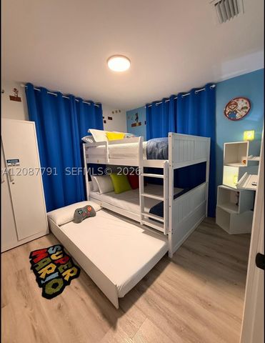 2852 Washington St ., Hollywood, FL 33020