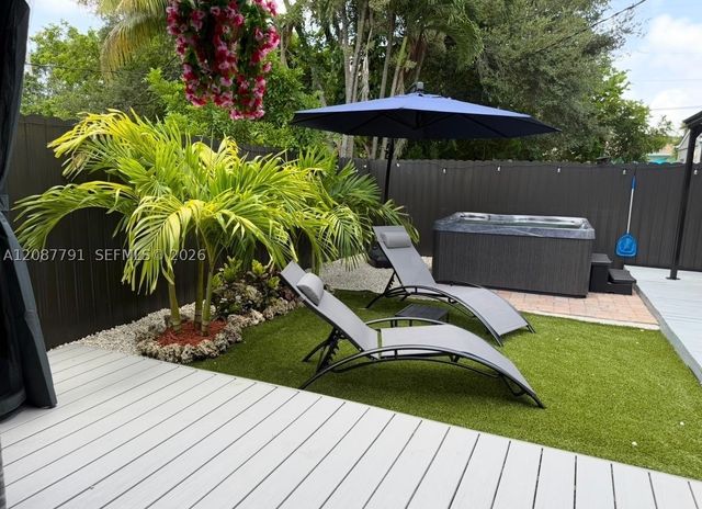 2852 Washington St ., Hollywood, FL 33020