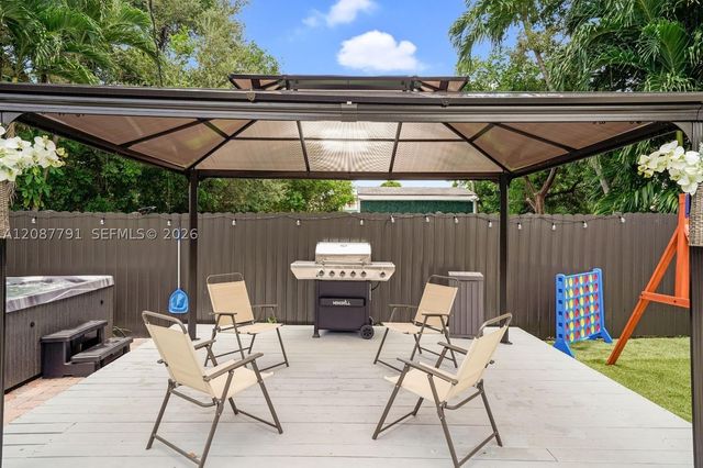 2852 Washington St ., Hollywood, FL 33020