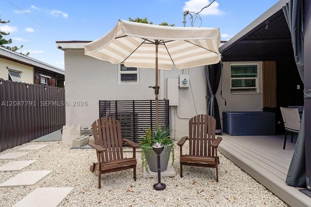 2852 Washington St ., Hollywood, FL 33020