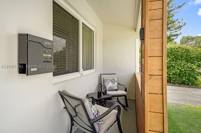 2852 Washington St ., Hollywood, FL 33020