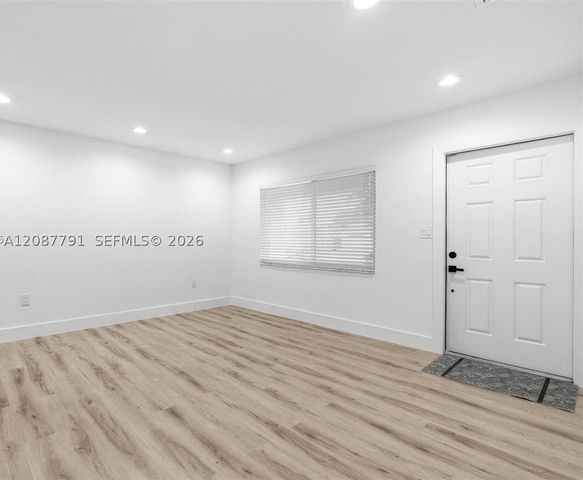 2852 Washington St ., Hollywood, FL 33020