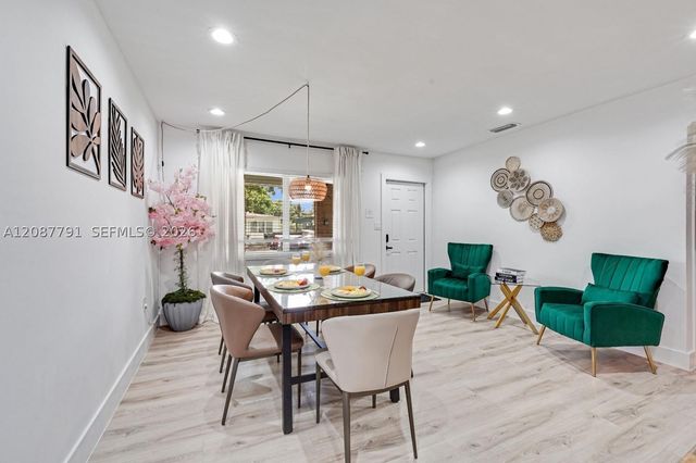 2852 Washington St ., Hollywood, FL 33020