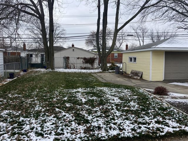 21442 Arrowhead Street, Saint Clair Shores, MI 48082