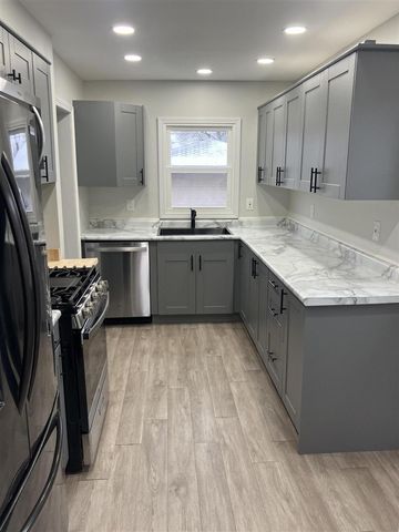 21442 Arrowhead Street, Saint Clair Shores, MI 48082