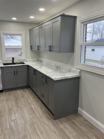 21442 Arrowhead Street, Saint Clair Shores, MI 48082