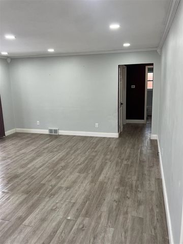 21442 Arrowhead Street, Saint Clair Shores, MI 48082