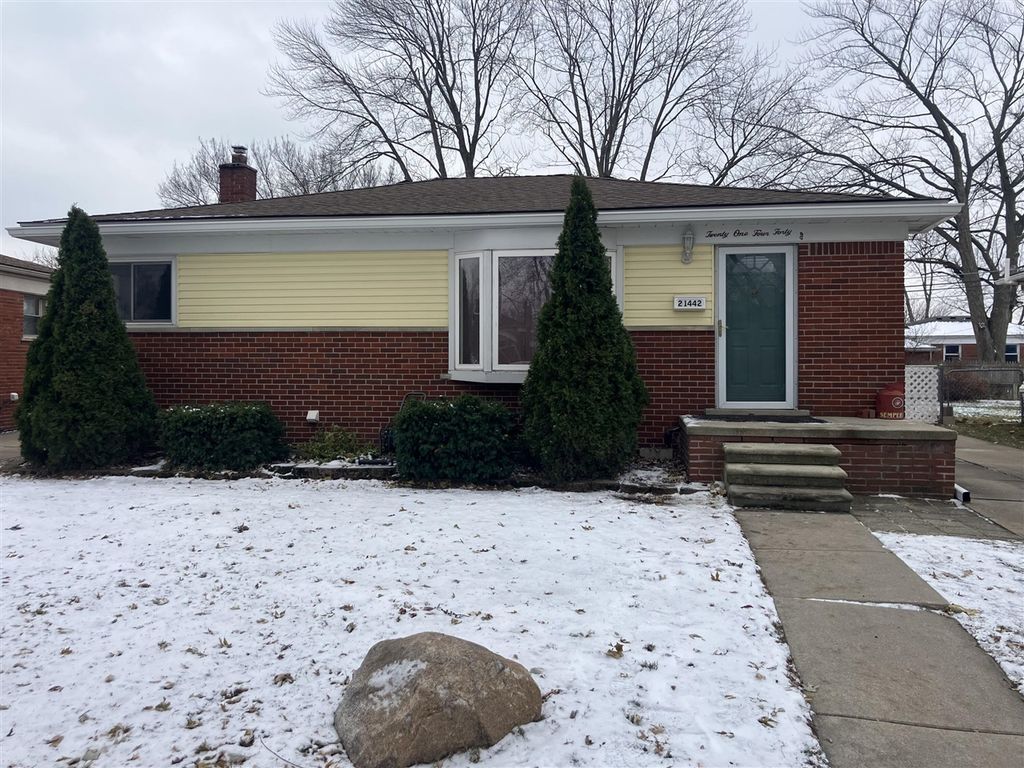 21442 Arrowhead Street, Saint Clair Shores, MI 48082