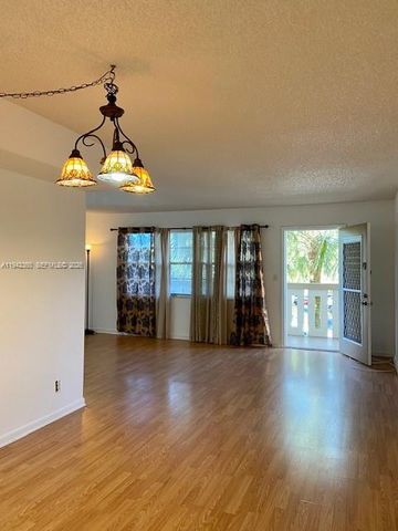 1902 Bermuda Cir E2, Coconut Creek, FL 33066