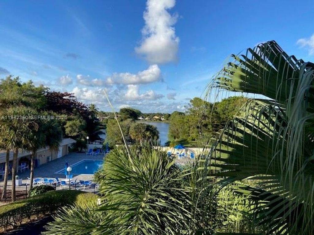 1902 Bermuda Cir E2, Coconut Creek, FL 33066