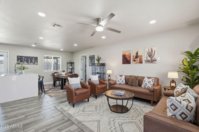 9844 E BUTTE Street, Mesa, AZ 85207