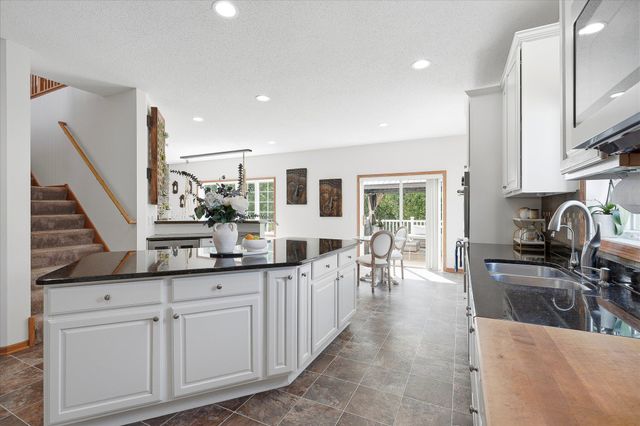 6262 Hedgecroft Avenue S, Cottage Grove, MN 55016