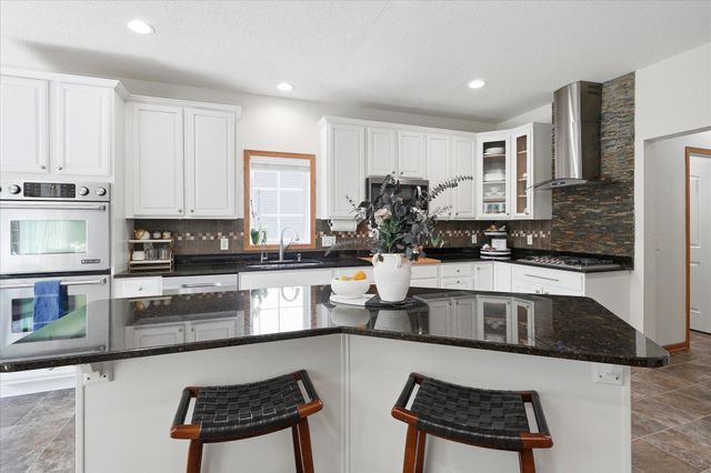 6262 Hedgecroft Avenue S, Cottage Grove, MN 55016