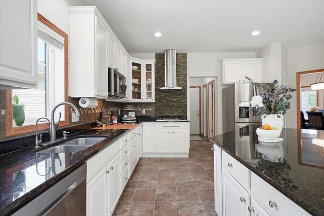 6262 Hedgecroft Avenue S, Cottage Grove, MN 55016