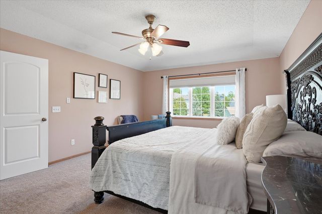 6262 Hedgecroft Avenue S, Cottage Grove, MN 55016