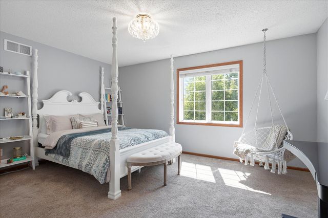 6262 Hedgecroft Avenue S, Cottage Grove, MN 55016