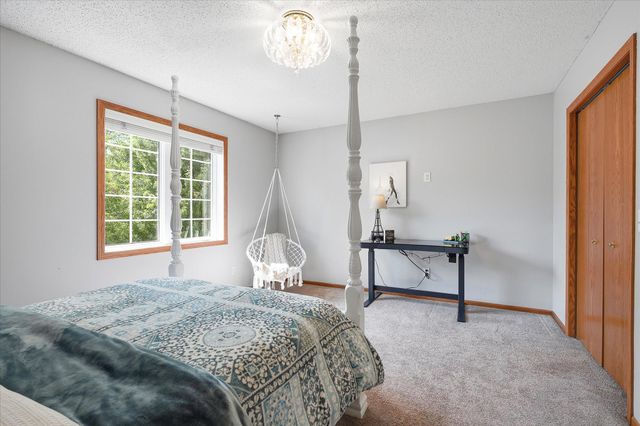 6262 Hedgecroft Avenue S, Cottage Grove, MN 55016