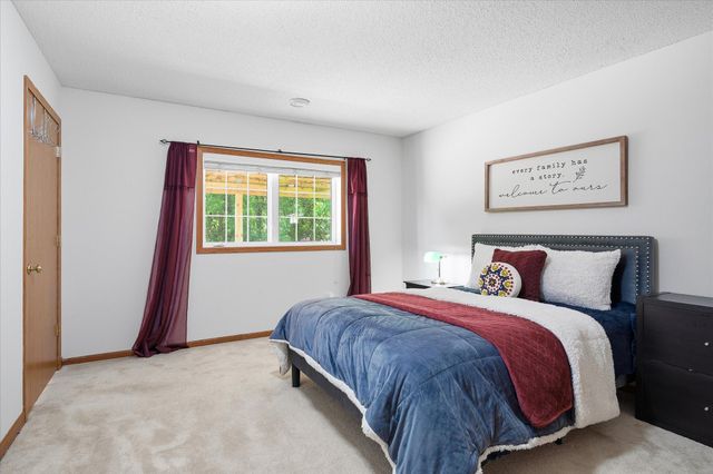 6262 Hedgecroft Avenue S, Cottage Grove, MN 55016
